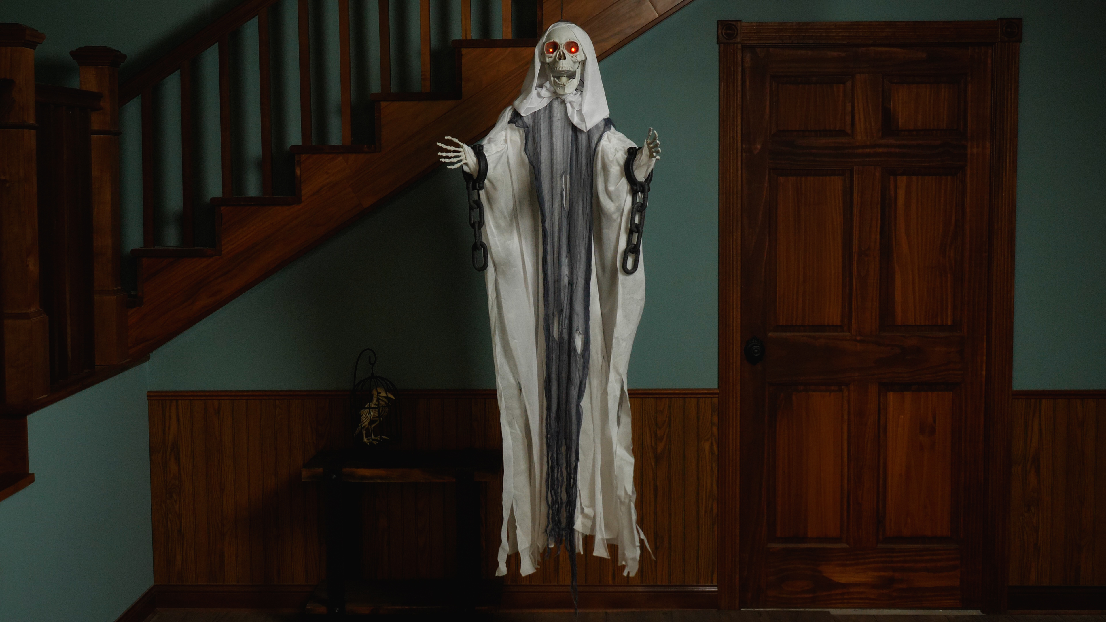 FUN3301 Animated 5ft Ghost Decoration